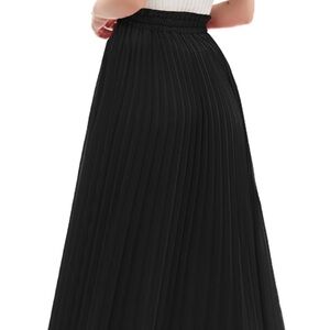 Elegant Black Pleated Skirt